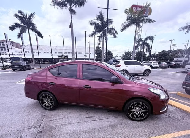 ¡COMO NUEVO! – NISSAN VERSA 2018 - Imagen 4