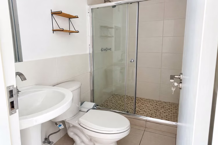 ! Apartamento Sobre Vía España I amoblado I 3 Rec I con balcón y nuevo a estrenar