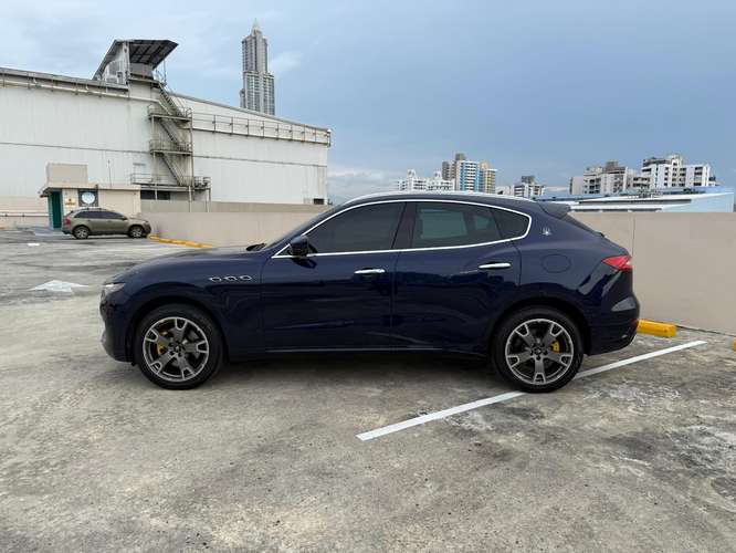 MASERATI LEVANTE 2017 26,900.00$