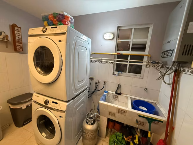 Casa en Altos de Panana residencial privado I con terraza  deposito 