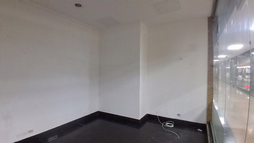 Local Dorado Mall, 30mts, 1 bano, $1000 - Imagen 3