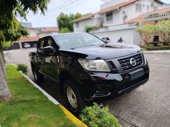 NISSAN NP MANUAL 4X4 NEGOCIABLE  - Imagen 2