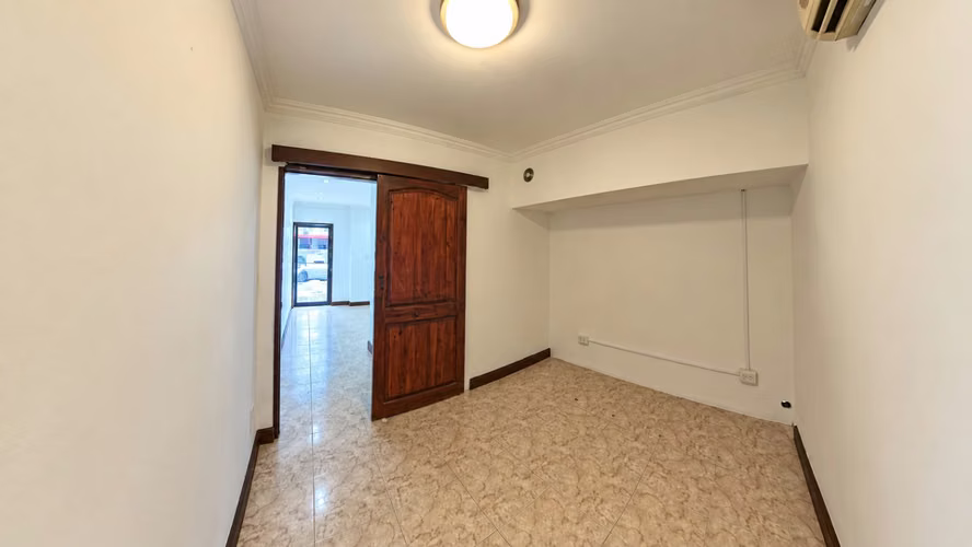 LOCAL COMERCIAL LISTO PARA OPERAR — EL CANGREJO - Imagen 2