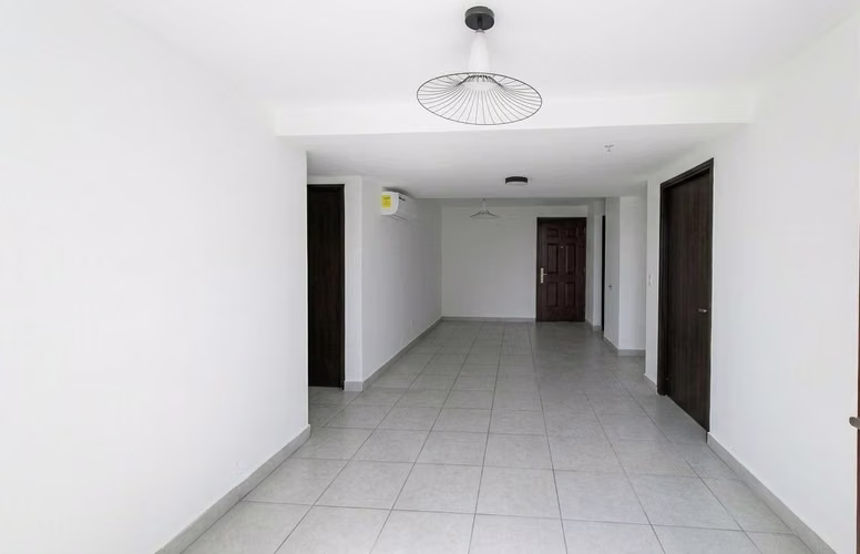 Apartamento en Via España I con excelente iluminacion y ubicacion