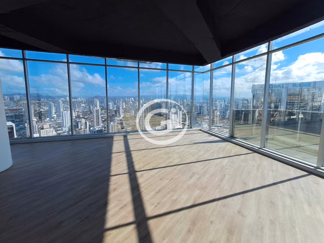 Venta Oficina Calle 50. 7 estacionamientos y 1 Depósito Vista al Mar