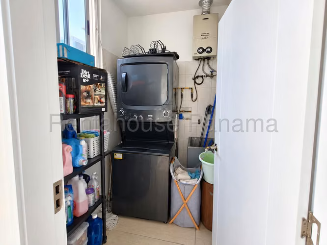 Alquilo C/ Opción a Compra Apartamento de 97.70m2 en Avenida Balboa Vista Balboa 27-2447SRZ