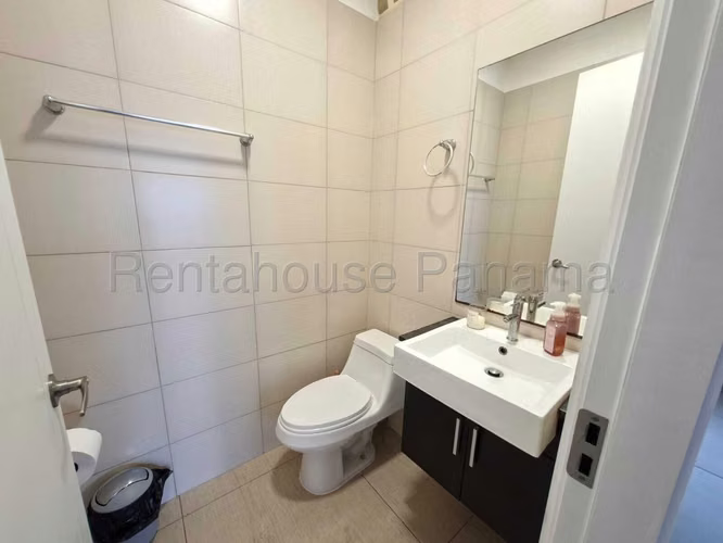 Alquilo C/ Opción a Compra Apartamento de 97.70m2 en Avenida Balboa Vista Balboa 27-2447SRZ