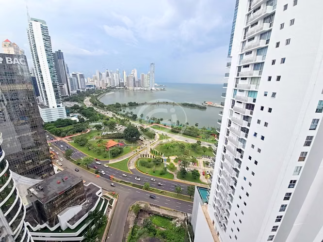 Venta Apartamento Duplex Avenida Balboa Vista al Mar Remate