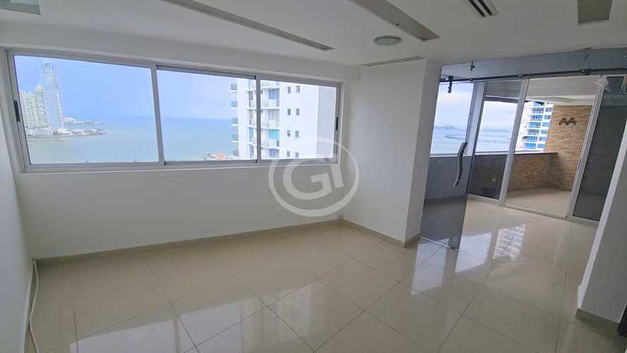 Venta Apartamento Duplex Avenida Balboa Vista al Mar Remate