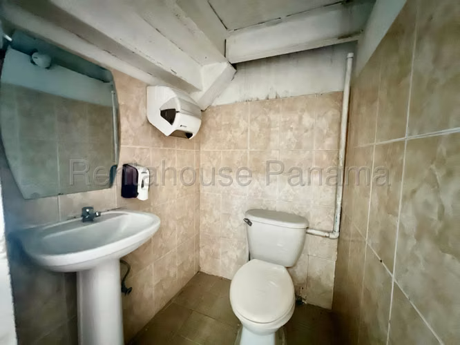 GANGA!!! SE VENDE GALERA - JGGANGA Venta de Galera de 2 niveles, en el practico sector de Don Bosco, muy cerca del Metro