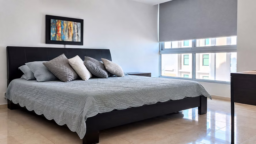 ! Apartamento en Avenida Balboa I amoblado I 2 Rec I con balcón y vista parcial al mar 