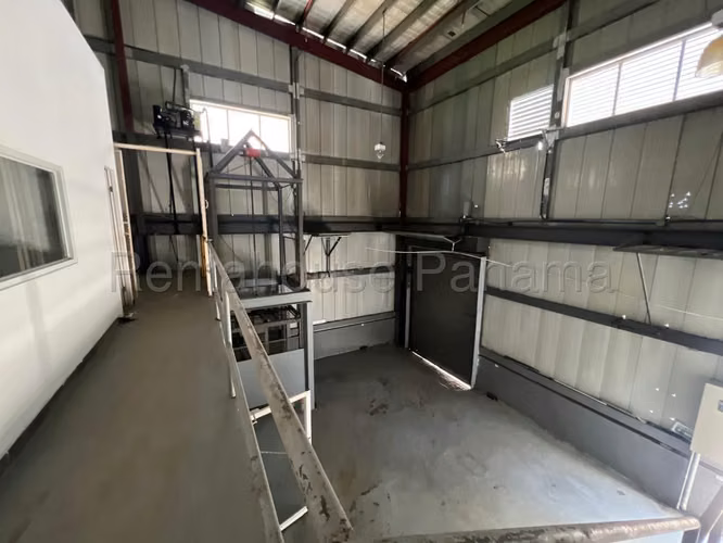 Venta Galera 291 m2 Dos Niveles con Mezzanina y Cuarto Frio Don Bosco - ALYC 27-2454