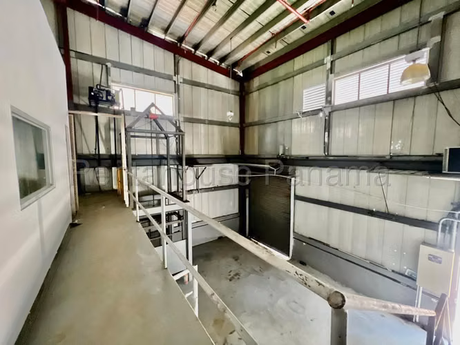 Venta Galera 291 m2 Dos Niveles con Mezzanina y Cuarto Frio Don Bosco - ALYC 27-2454