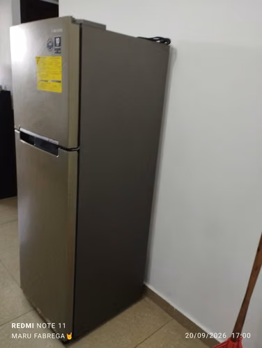 Vendo Refrigerador marca Samsung, Inverter, de 9.04 pies³, 4 años de uso, en perfecto funcionamiento, muy bajo consumo. - Imagen 2
