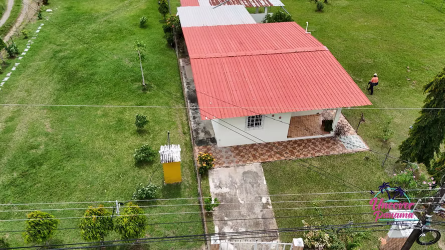 Casa con amplio terreno en venta en El Jagüito, Antón, Coclé