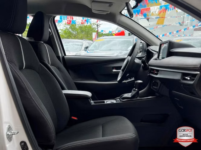 Toyota Yaris E 2023 Automática EG8266 - Imagen 8