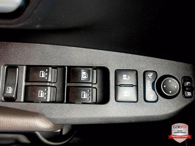 Toyota Yaris E 2023 Automática EG8266 - Imagen 13