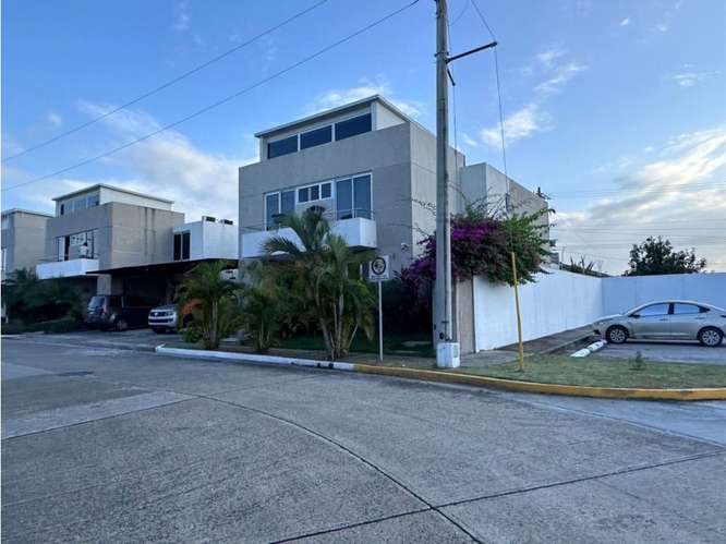 Alquiler de Casa en Costa Sur