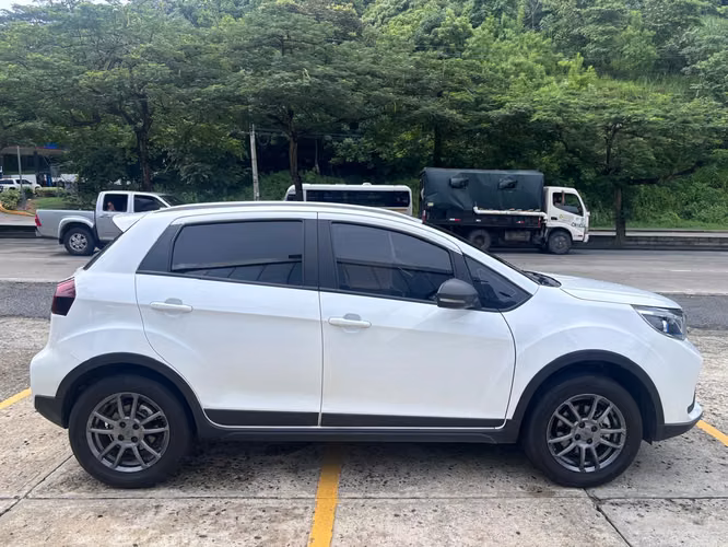 PRECIO NEGOCIABLE!! AUTO COMO NUEVO UNICO DUEÑO. NUNCA CHOCADO. VENTA POR MOTIVOS DE SALIDA DEL PAIS. - Imagen 2