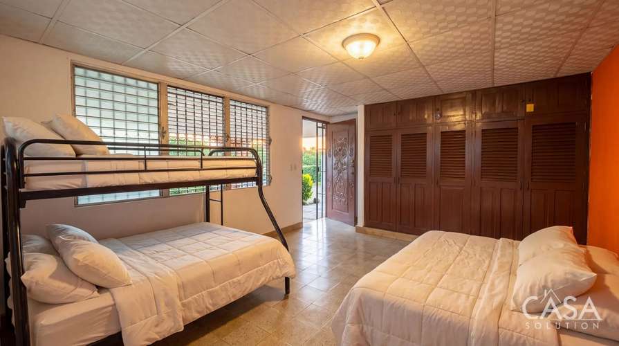 Propiedad de 8 Habitaciones con Zonificación Comercial en Venta en Las Tablas - cs id: 335244