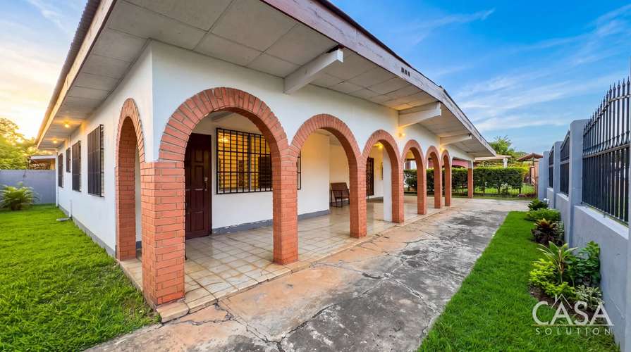 Propiedad de 8 Habitaciones con Zonificación Comercial en Venta en Las Tablas - cs id: 335244