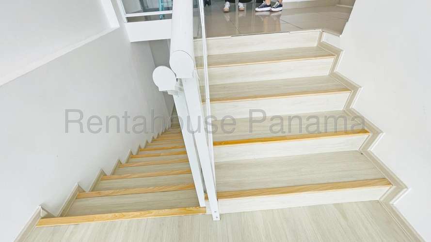 Apartamento de 2 niveles con 217mts en el corazón de Obarrio - Imagen 11