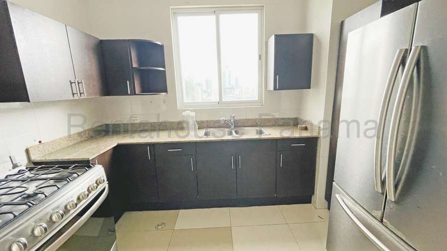 Apartamento de 2 niveles con 217mts en el corazón de Obarrio - Imagen 12