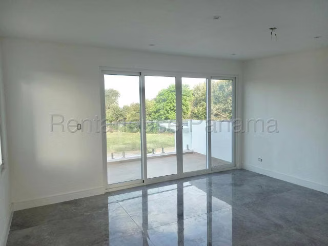 Casa en Venta en Pedasi Playa El Toro - Con pozo de Agua y Paneles Solares 26YCG2053 - Imagen 13