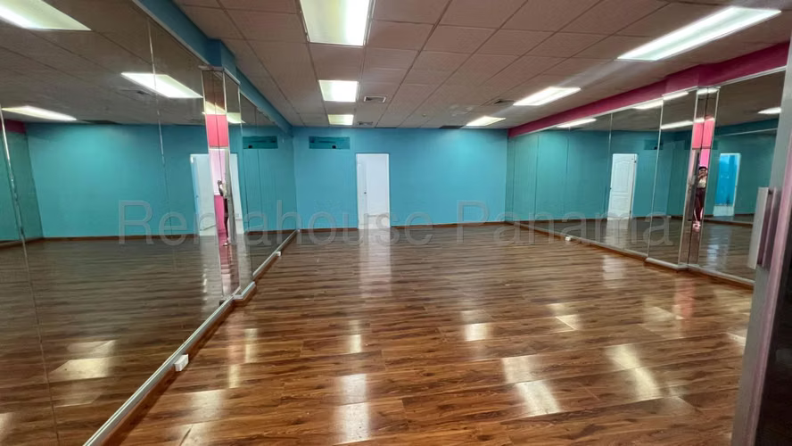 Se Alquila Local Comercial en Costa del Este LA27-2483