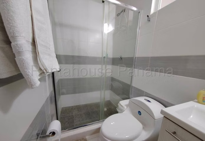 Alquiler de Apartamento en Versalles. AD - Imagen 6