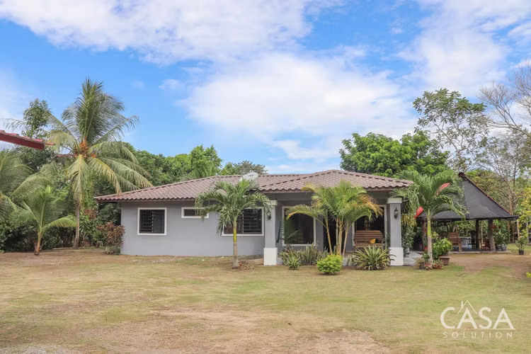 Amplia Propiedad de 2,182 m² de 3 Hab-Casa de Huéspedes y Potencial de Inversión en Venta en Guarumal - cs id: 272409 - Imagen 4