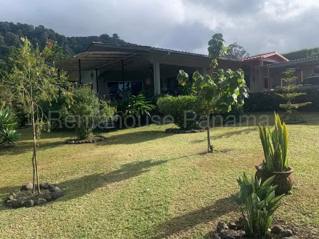 Venta de Casa en Paso Ancho, Volcán | 2,474 m² con Vista al Río y Jacuzzi  (RM)