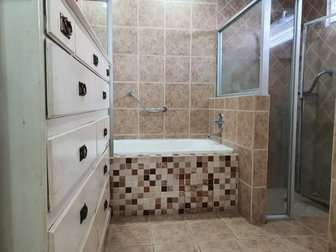 CASA DE UN NIVEL CON PISCINA, UBICADA EN EL CORAZÓN DE LA CIUDAD - Imagen 12