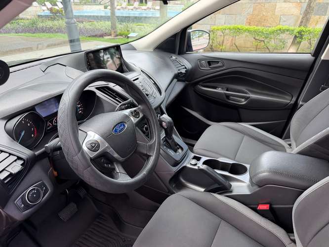 2015 Ford Escape S Excelente condiciones 