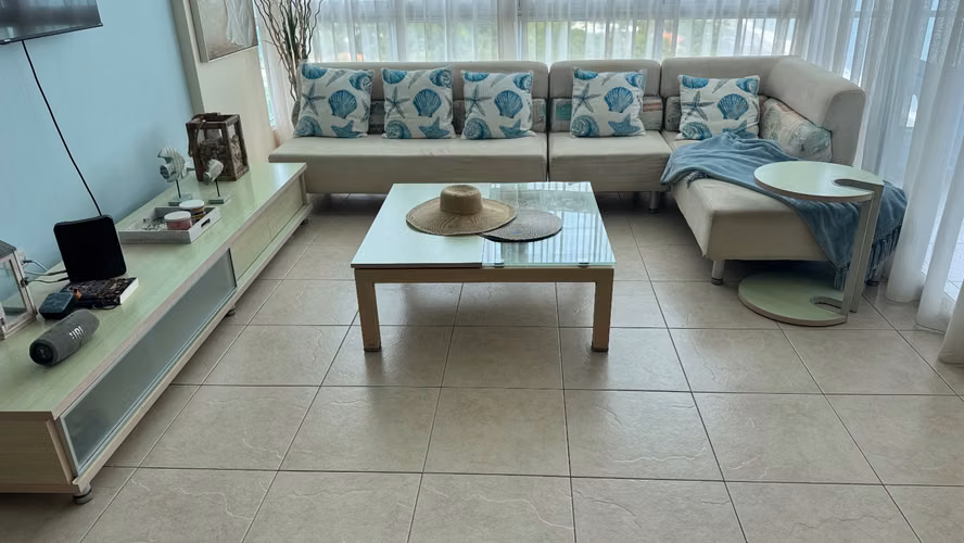 Juego de sala completo con mesas auxiliares