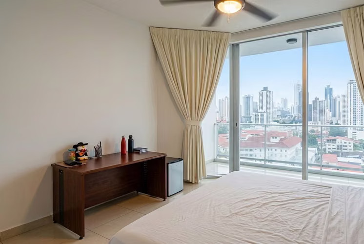 . Apartamento en Avenida Balboa I con Balcón y Vista al mar