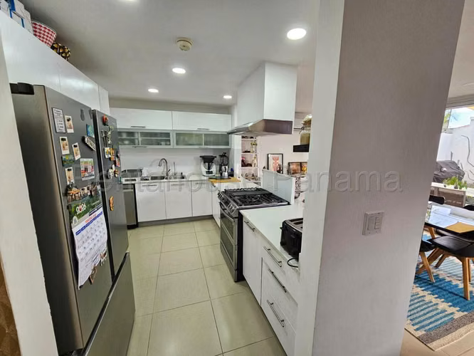 Alquiler de Casa con Comodas Amenidades en Costa Sur 27*2375Mfk