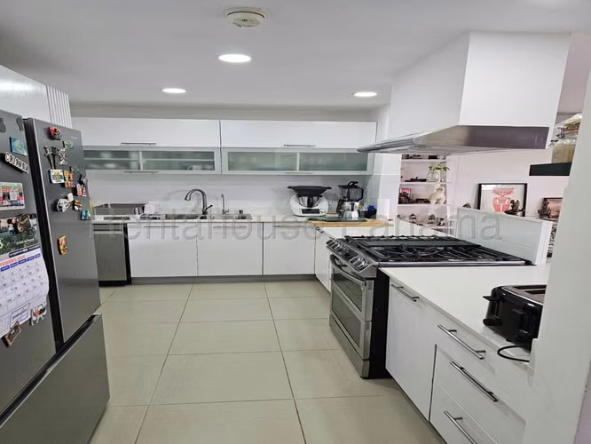 Alquiler de Casa con Comodas Amenidades en Costa Sur 27*2375Mfk