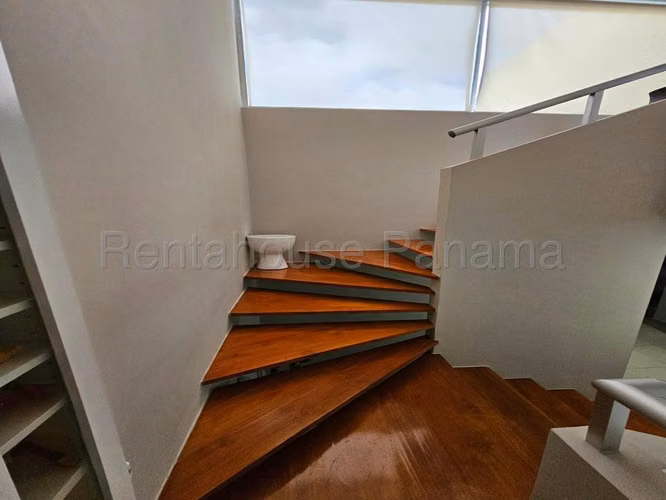 Alquiler de Casa con Comodas Amenidades en Costa Sur 27*2375Mfk