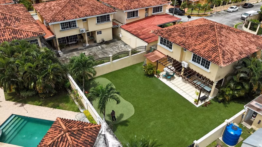 With 510m2 Sale of Unifamily House in Villa Lucre San Rafael