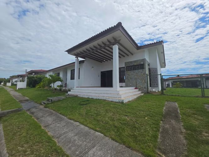 VENDO CASA. PIEDRAS GORDAS. SAN CARLOS. CORONADO. PLAYA. OPORTUNIDAD.