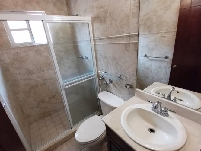 Alquiler Casa Costa Del Este, Duplex en Ph Residencial con Garita/Muy Bien Conservada-Gran Oprtunidad!
