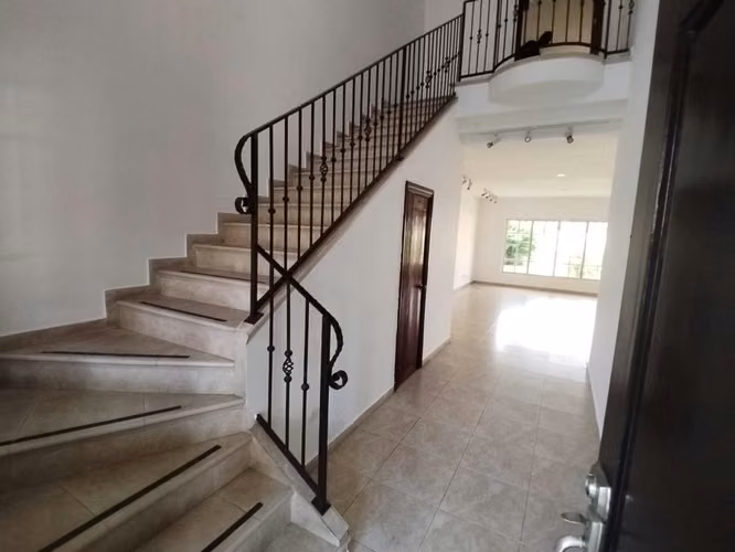 Alquiler Casa Costa Del Este, Duplex en Ph Residencial con Garita/Muy Bien Conservada-Gran Oprtunidad!
