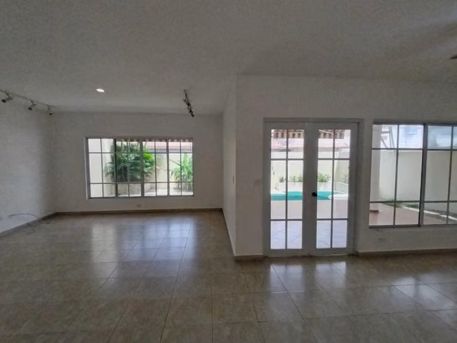 Alquiler Casa Costa Del Este, Duplex en Ph Residencial con Garita/Muy Bien Conservada-Gran Oprtunidad!