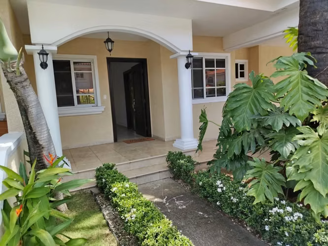Alquiler Casa Costa Del Este, Duplex en Ph Residencial con Garita/Muy Bien Conservada-Gran Oprtunidad!