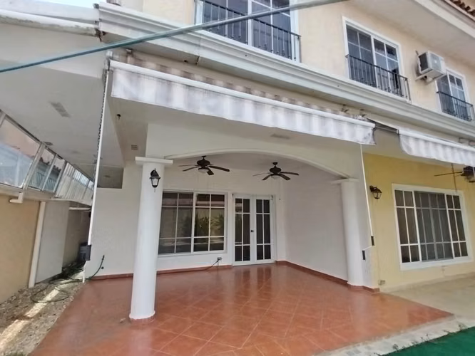 Alquiler Casa Costa Del Este, Duplex en Ph Residencial con Garita/Muy Bien Conservada-Gran Oprtunidad!