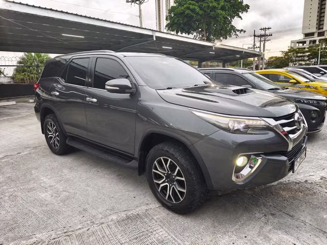 Vendo Toyota fortuner 2017 negociable  - Imagen 2