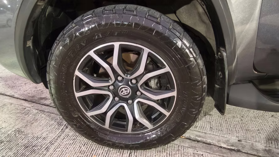 Vendo Toyota fortuner 2017 negociable  - Imagen 15