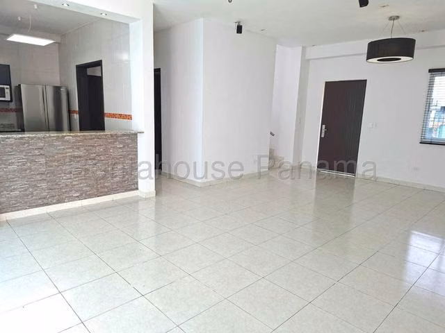 SE ALQUILA CASA DE 2 NIVELES EN LA ALAMEDA - Imagen 12