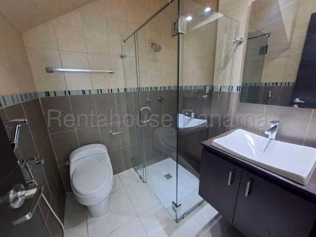 SE ALQUILA CASA DE 2 NIVELES EN LA ALAMEDA - Imagen 10